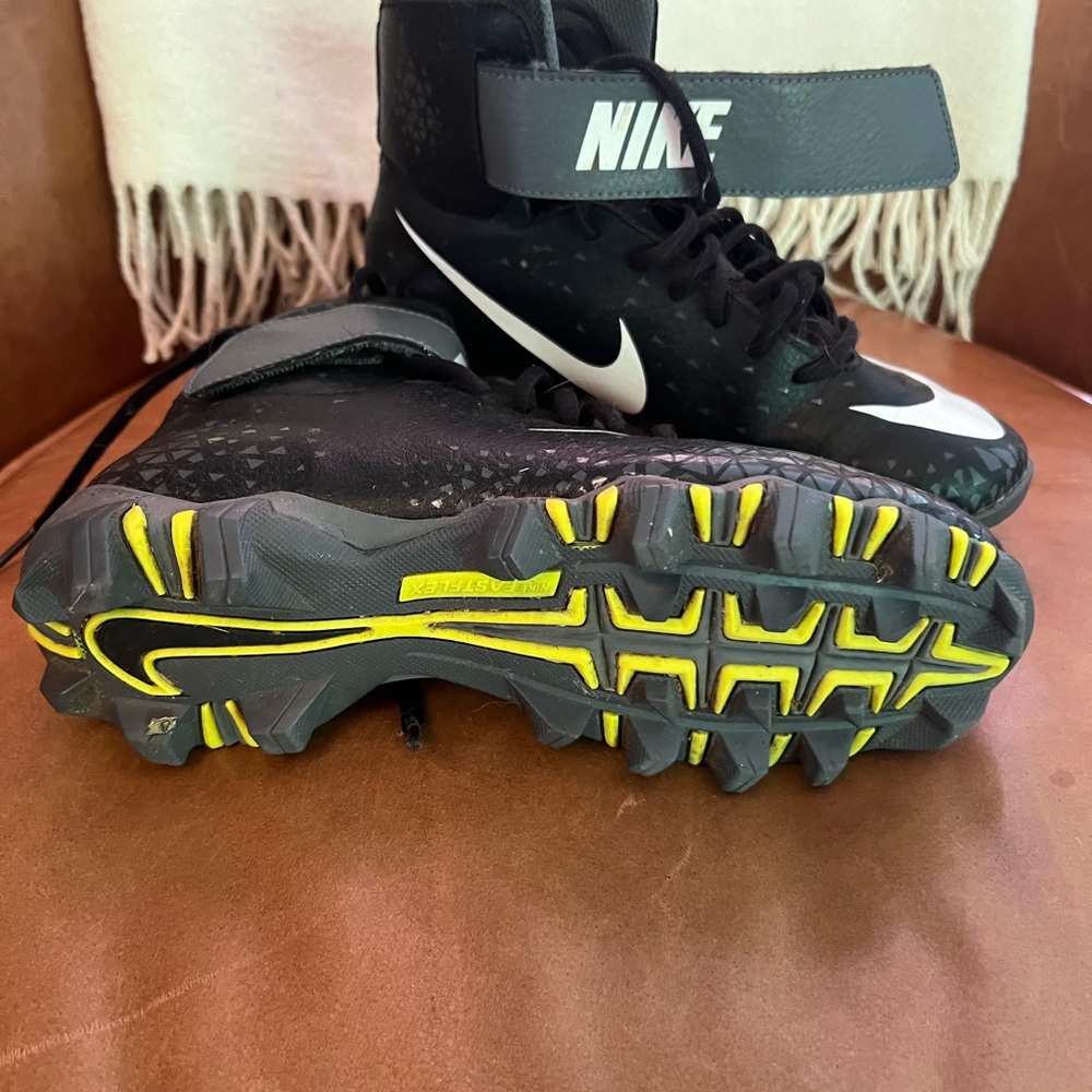 Nike boy’s size 4.5 football cleats, used